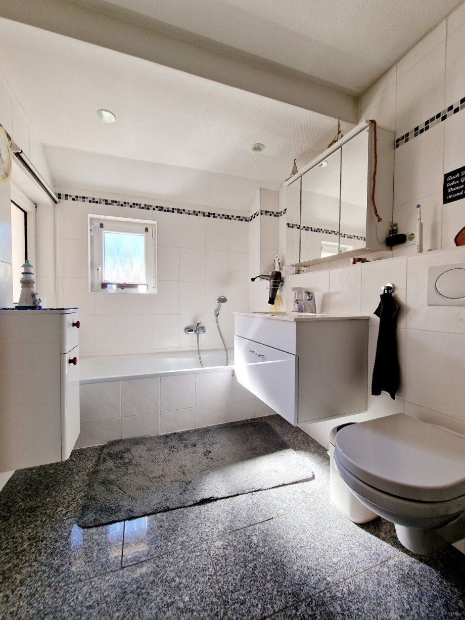 Bad und Badewanne Doppelhaush�lfte Pinneberg