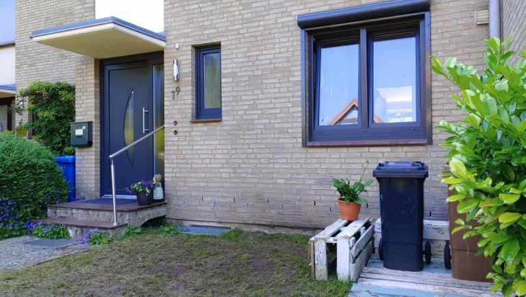 Eingang Elmshorn Reihenmittelhaus VERKAUFT! Sch�nes Mittelreihenhaus in bevorzugter Wohnlage in Elmshorn