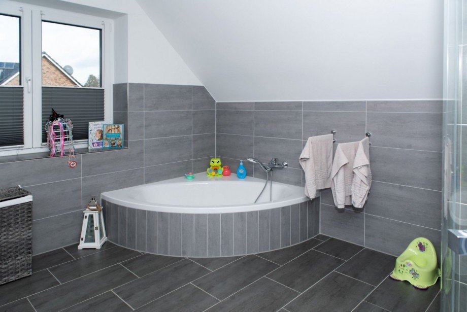 Formsch�ne Eckbadewanne Einfamilienhaus Horst