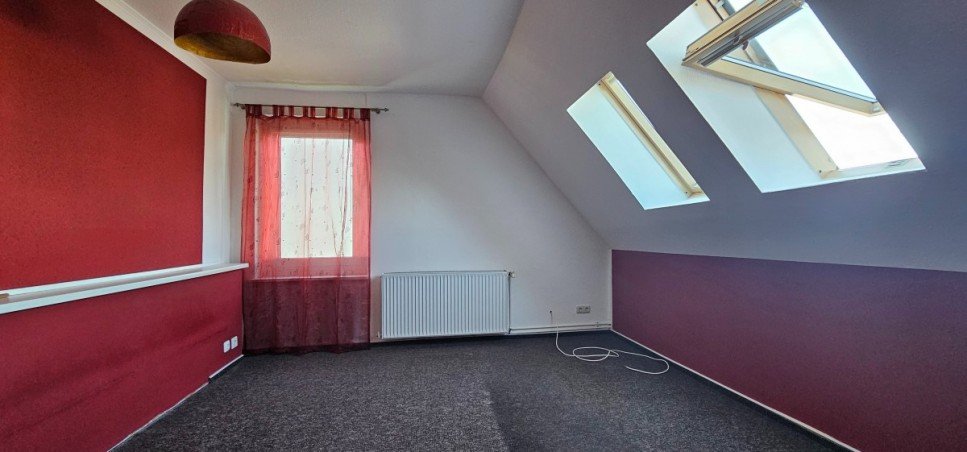 Gro�es Schlafzimmer mit begehbarem Kleiderschrank links Doppelhaush�lfte L�beck