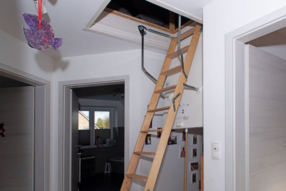 Aufgang zum Speicher Einfamilienhaus Horst