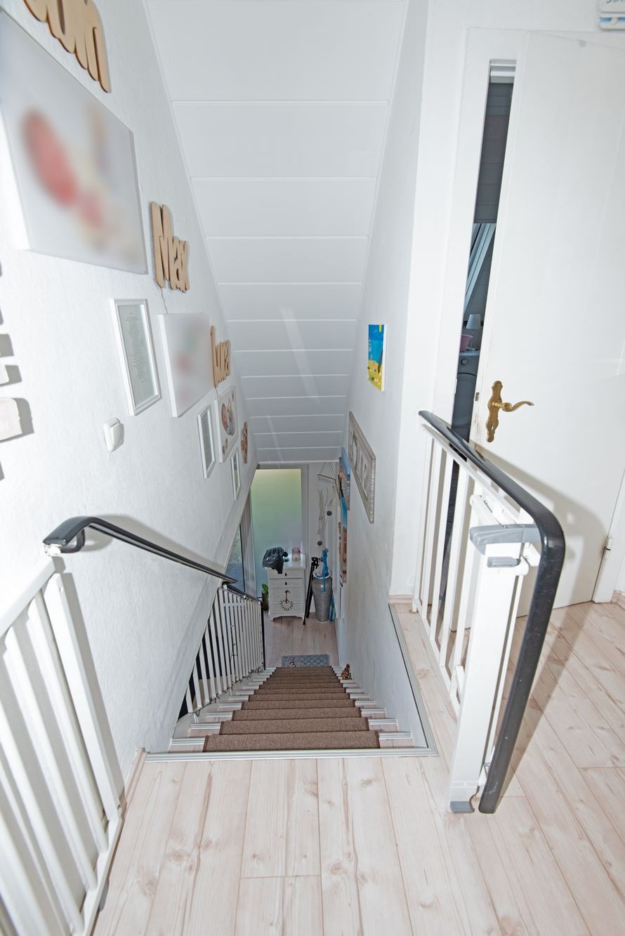 Aufgang in OG Wohnung Zweifamilienhaus Barmstedt